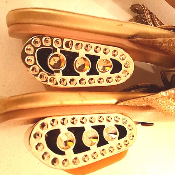 🎁FREE GIFT INCLUDED🎁 NEW Embellished Rhinestone Glitter Sandals Low Heels - Picture 8 of 15